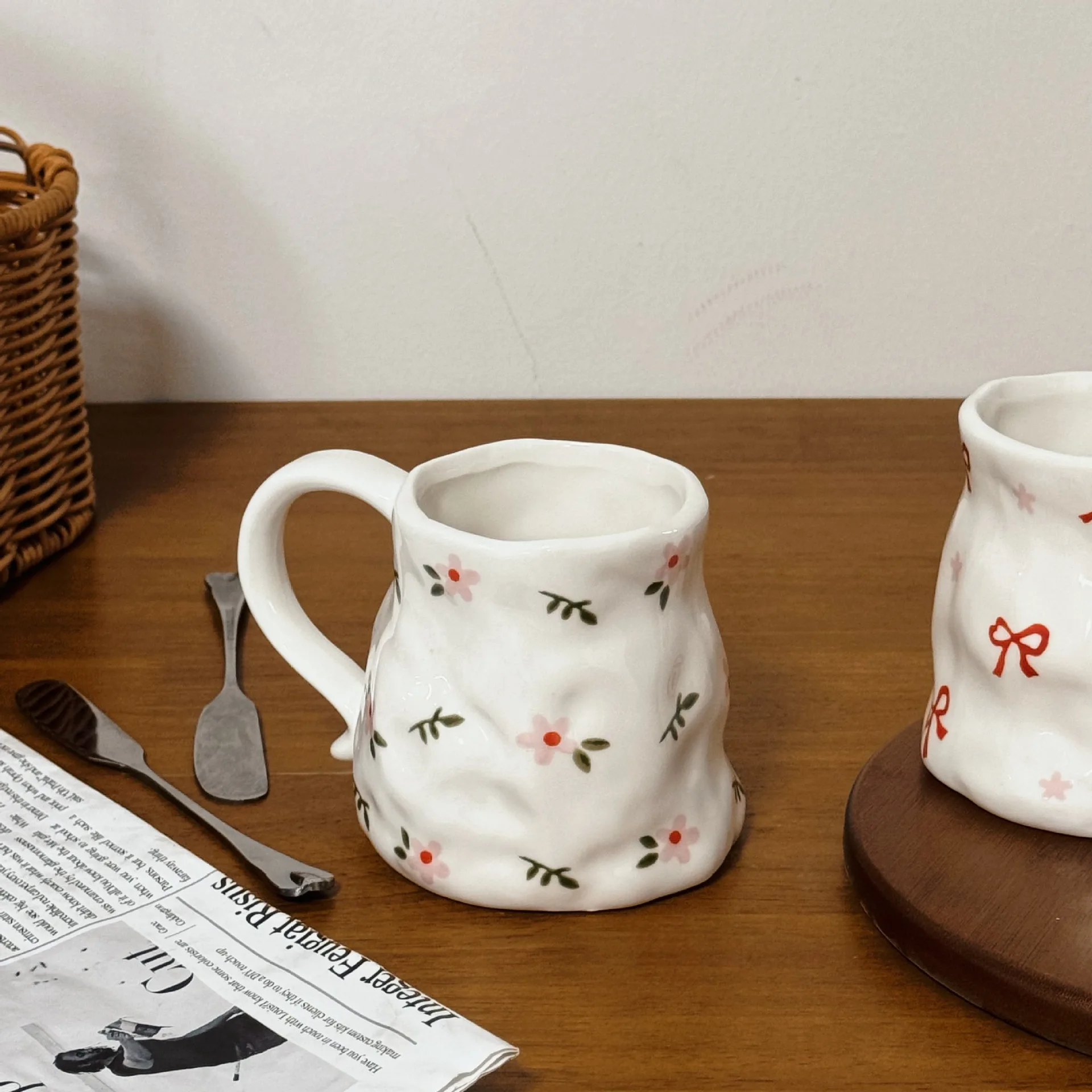 

Retro floral cup ceramic cup hand squeezed irregular cup coffee cup milk cup water cup, high-value cup