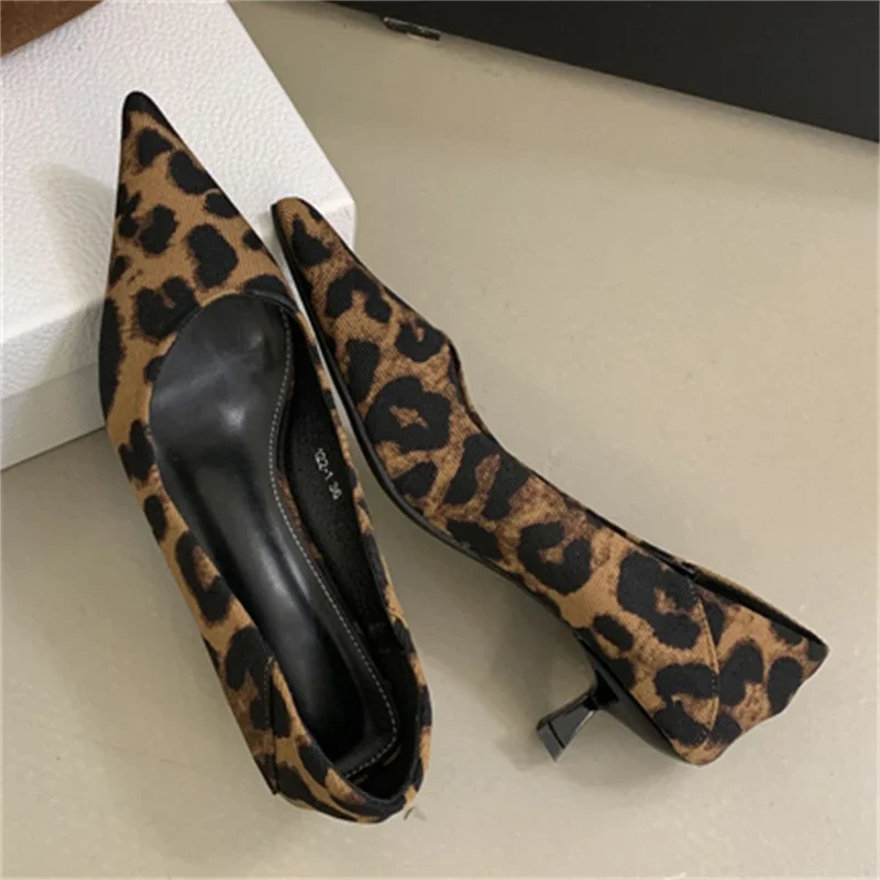 Escarpins à imprimé léopard pour femmes, chaussures De soirée élégantes à bout pointu et à talons bas, Design De printemps, 2026