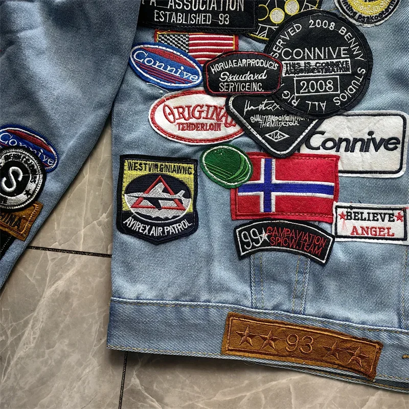 Frühling und Herbst Neue Herren-Jeansjacken mit Stickerei Y2K Trendige und Stilvolle Slim-Fit-Jeansjacke mit Abzeichen – Detail 4