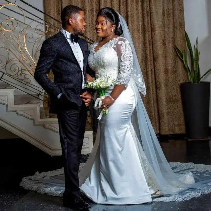 Maßgeschneiderte afrikanische weiße Meerjungfrau mit V-Ausschnitt, Plus-Size-Brautkleider, Applikationen, Spitze, Perlen, langes Hochzeitskleid