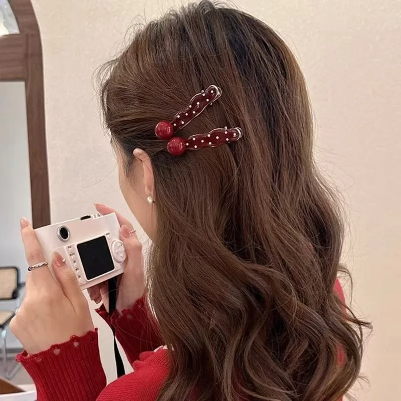 

Red heart-shaped duckbill clip with edge clip for women's high-end feeling, retro versatile, and bangs clip for broken hair