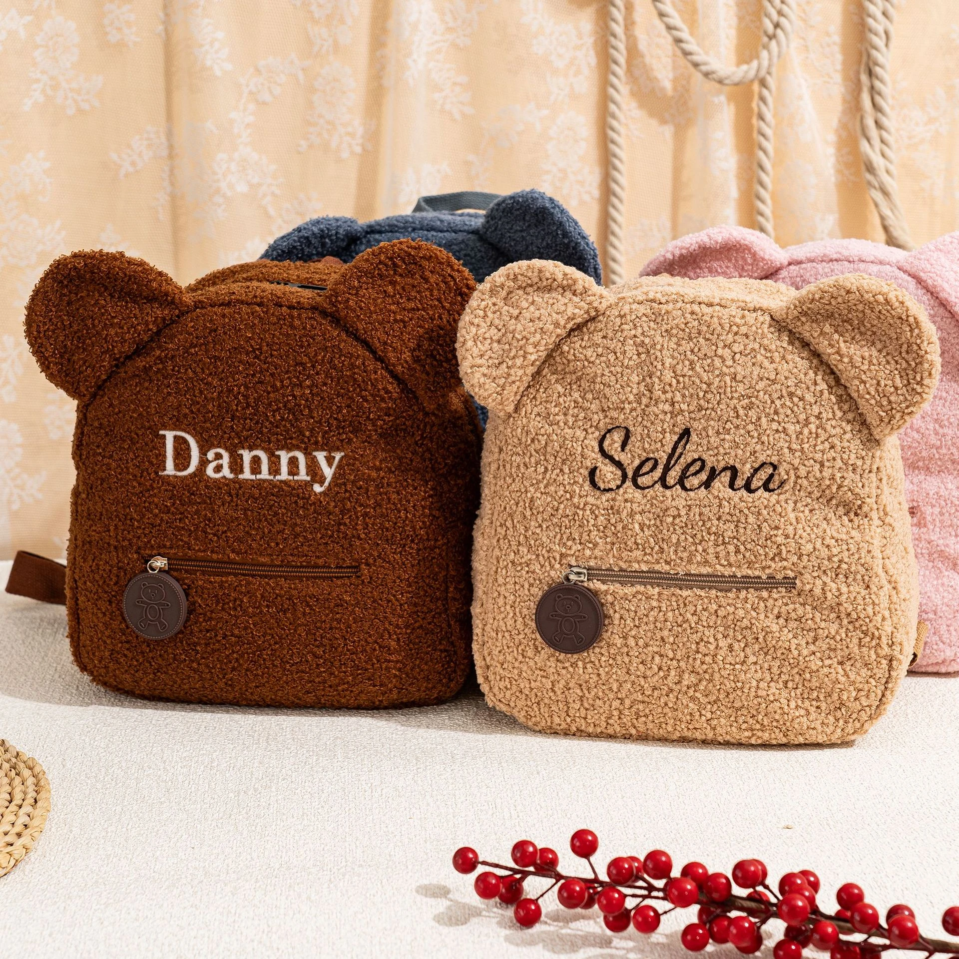 Personalisierter Flauschiger Teddybär Kinderrucksack mit Gesticktem Namen, Plüsch-Schultasche für Kleinkinder, Perfektes Geburtstagsgeschenk für Jungen und Mädchen – Detail 6