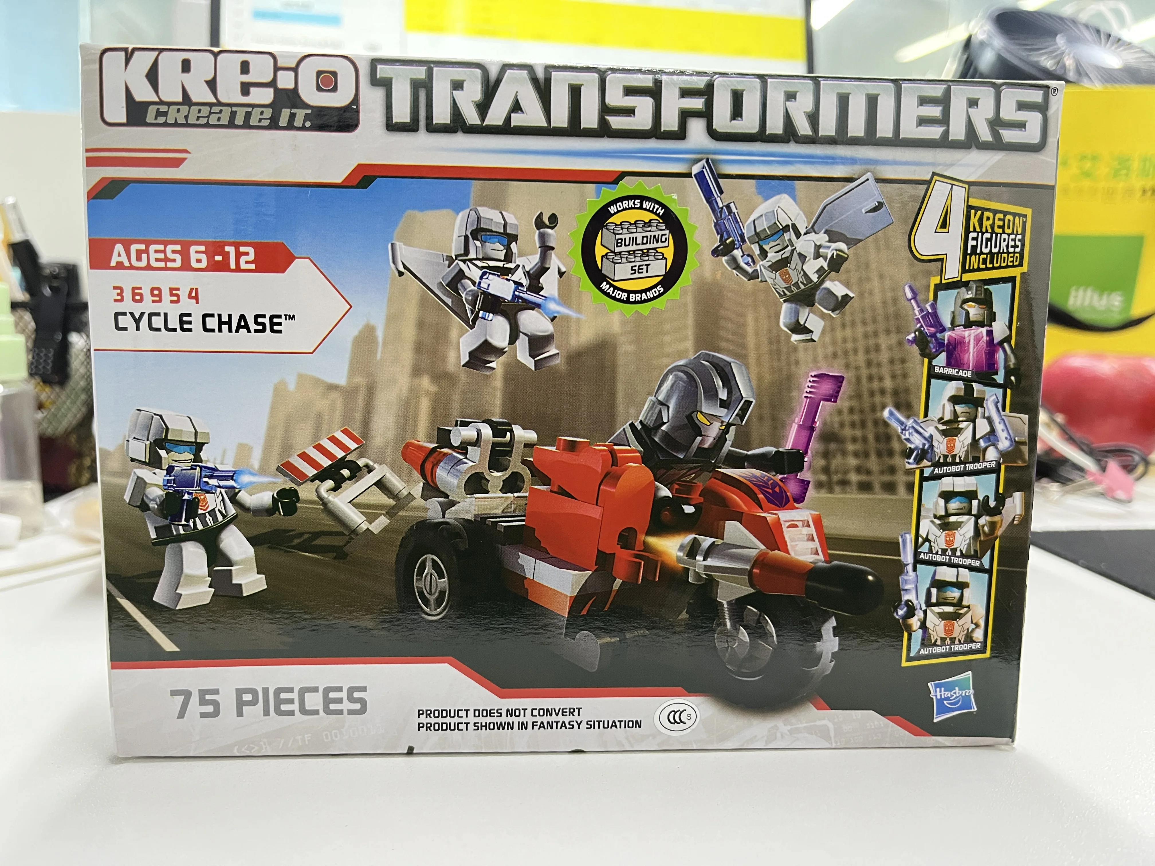 Hasbro Transformers Kreo 36954 Cycle Chase 4 Kreon Figures Barricade Autobot Trooper 75 Pieces