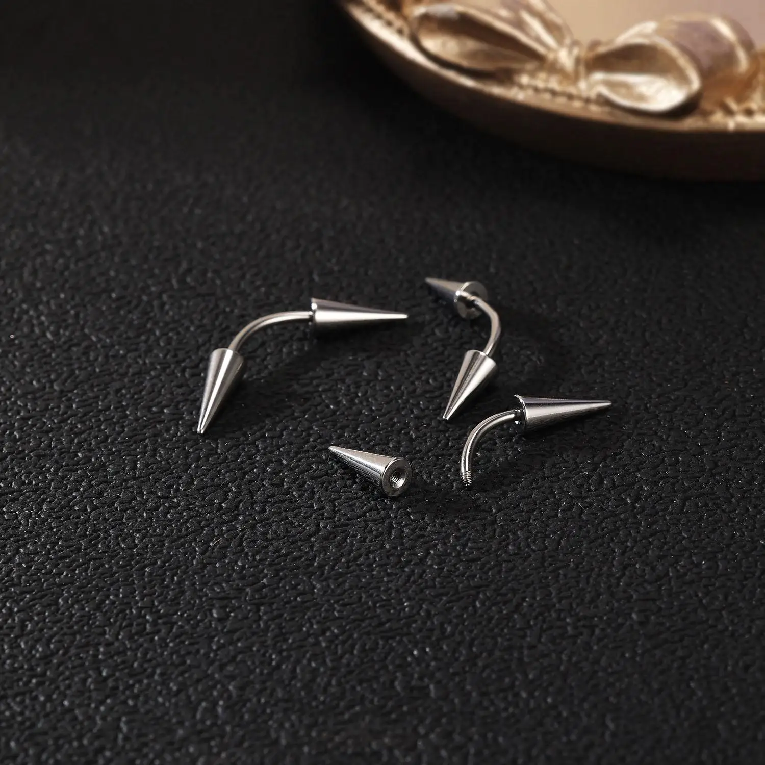 1pc 16G Stainelss Steel Eyebrow Ring For Men Women Long Spike Curved Nose Bridge Piercing 3 Colors Cone Lip Labret Piercings