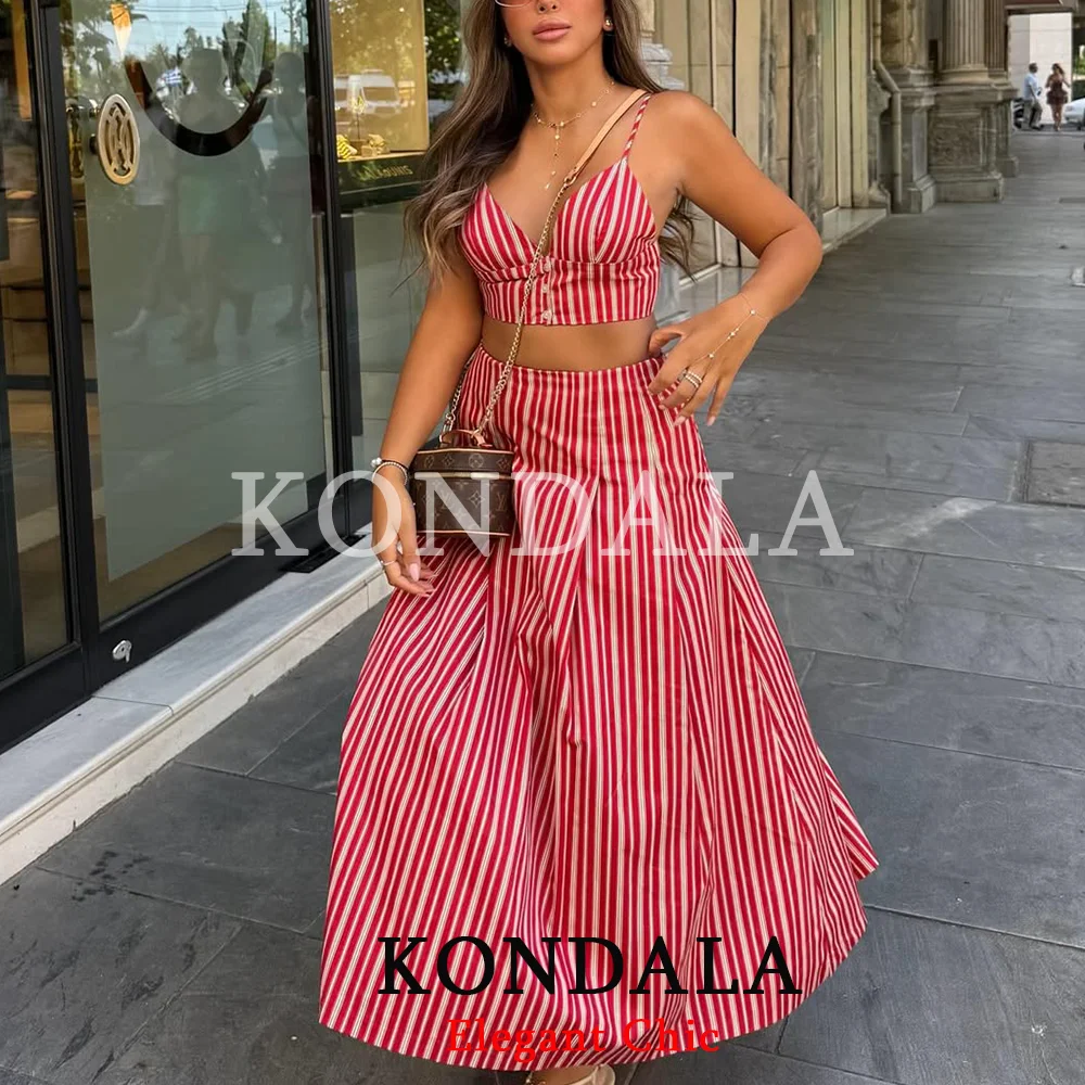 

Женский пляжный комплект KONDALA с принтом в полоску: укороченный топ-корсет с V-образным вырезом и юбка миди. Модный трендовый комплект для отдыха и свиданий весна-лето 2026.