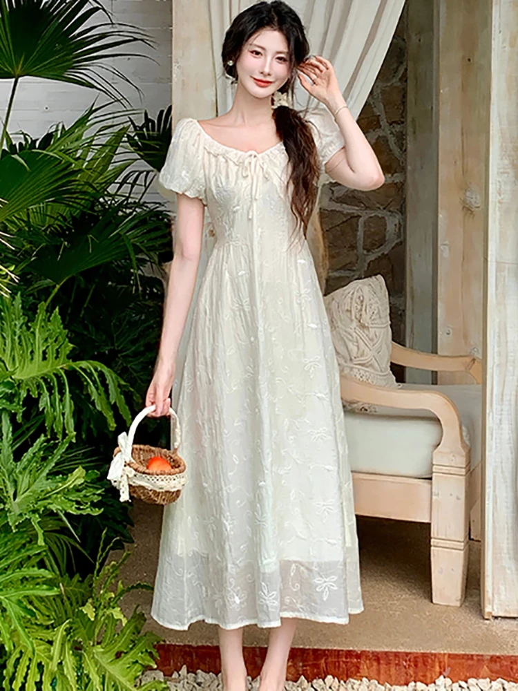 Sommerliches weißes besticktes Jacquard-Kleid mit Puffärmeln, Schleife und V-Ausschnitt – Elegantes Freizeitkleid für Damen 2026 im koreanischen Vintage-Stil für den Abend