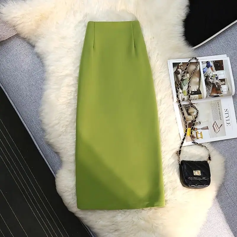 

Юбка с разрезом для женщин и высокой талией. Тонкая зеленая прямая костюмная юбка. А-силуэт. Юбка в один шаг.