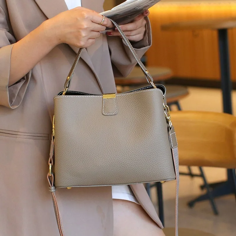 

2025 Hot Sale Genuine Leather Handbag Fashion Casual Single Shoulder Crossbody Bag Luxury Design Women Bucket Bag
