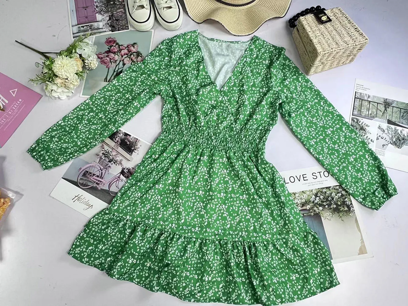 French temperament super good-looking a word floral short dress spring dress women 2024 new high-grade early spring V-neck skirt