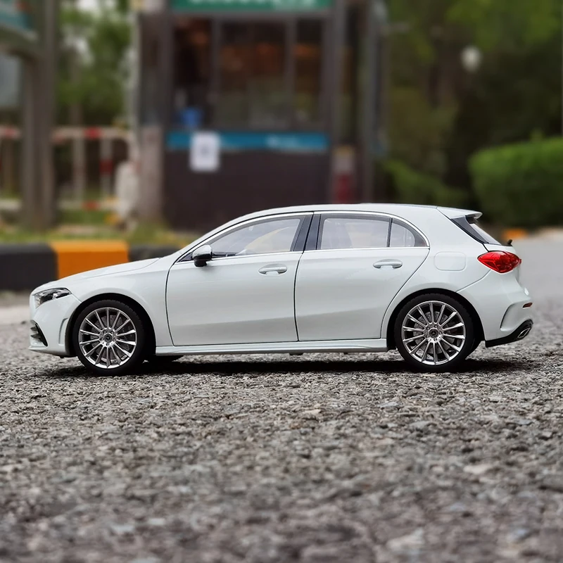 NOREV 1:18 2018 A-Class A180 hatchback alloy full open car model collection gift to friends and relatives