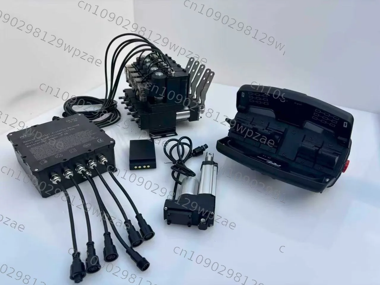 for The remote controller of the truck mounted crane is equipped with a remote controller
