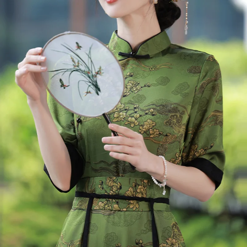 

Women Embroidery Long Dress Qipao Green Cheongsam Dress Retro Long Girdle Streamer Mandarin Collar Vintage Button Vestidos