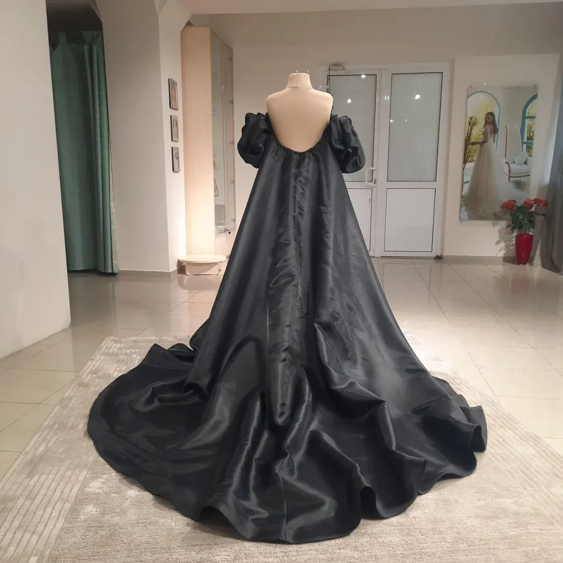 Immagine reale Mantello per bicipiti da donna nero in raso con strascico Giacca da sposa formale da donna Capispalla femminile fatto a mano Colore libero