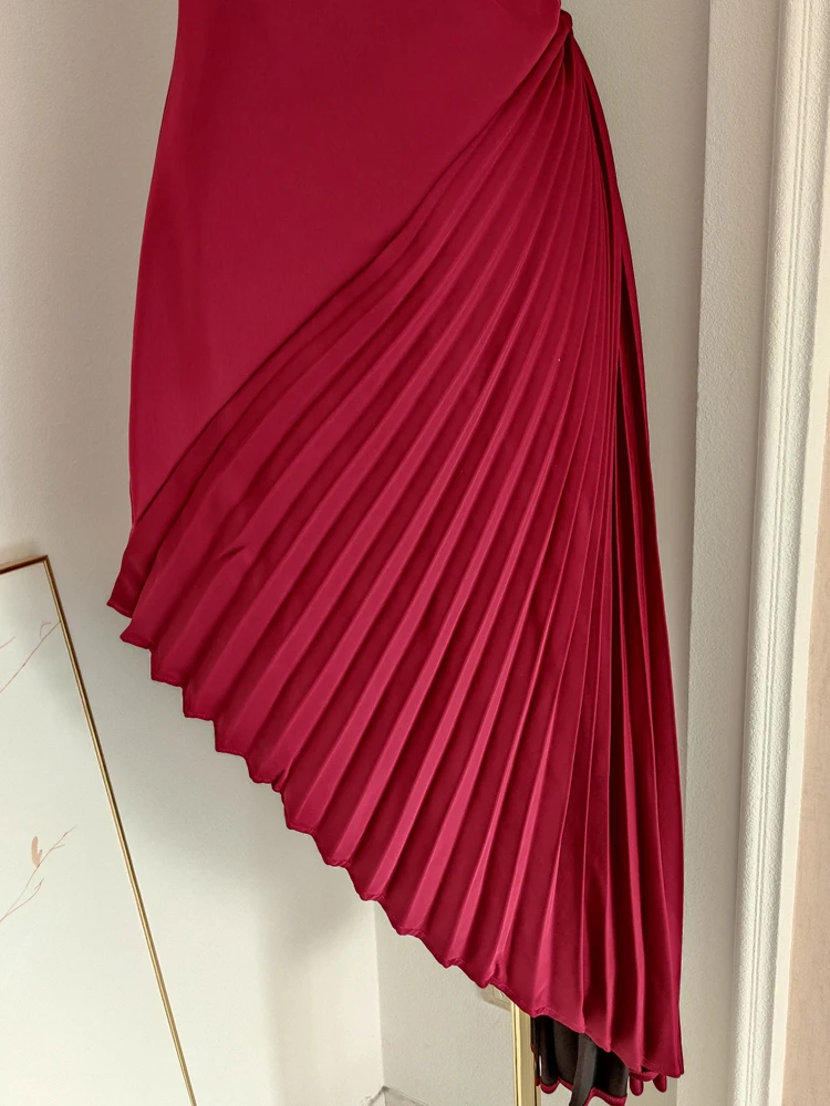 Retro Pleated Stitching Asymmetric Sleeveless Waist-Tight Temperament Dress 2024 Spring New French Elegant Wine Red Dress Women