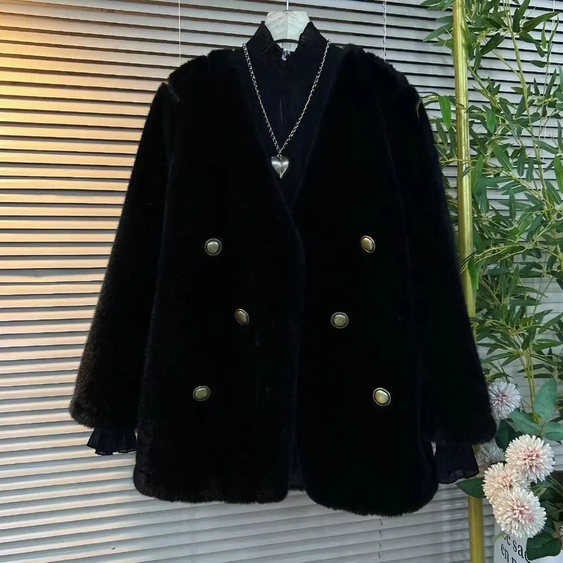 ファッショナブルなレディース2025秋冬新作高級ファーレザー一体型ジャケット エレガントなヨーロピアンオッタースタイリッシュオープンカーディガン