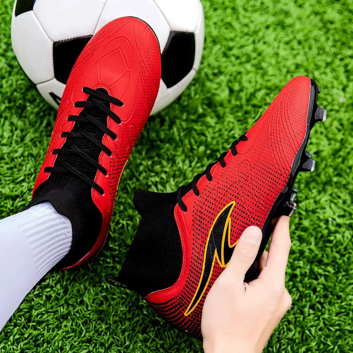 Indoor Competition Football Shoes Outdoor Grass Anti Slip Sports Shoes Light Breathable Casual Shoes Traning Sneakers Teenagers