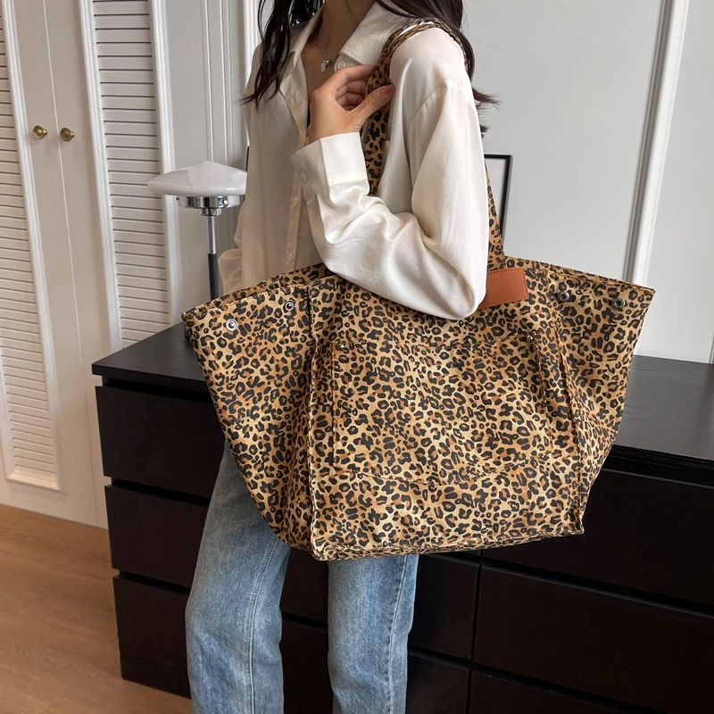 Oversize Shopper Bag For Women Fashion Brown Leopard Shoulder Bag Female Large Capacity Travel Bag Portable Vacation Beach Bag