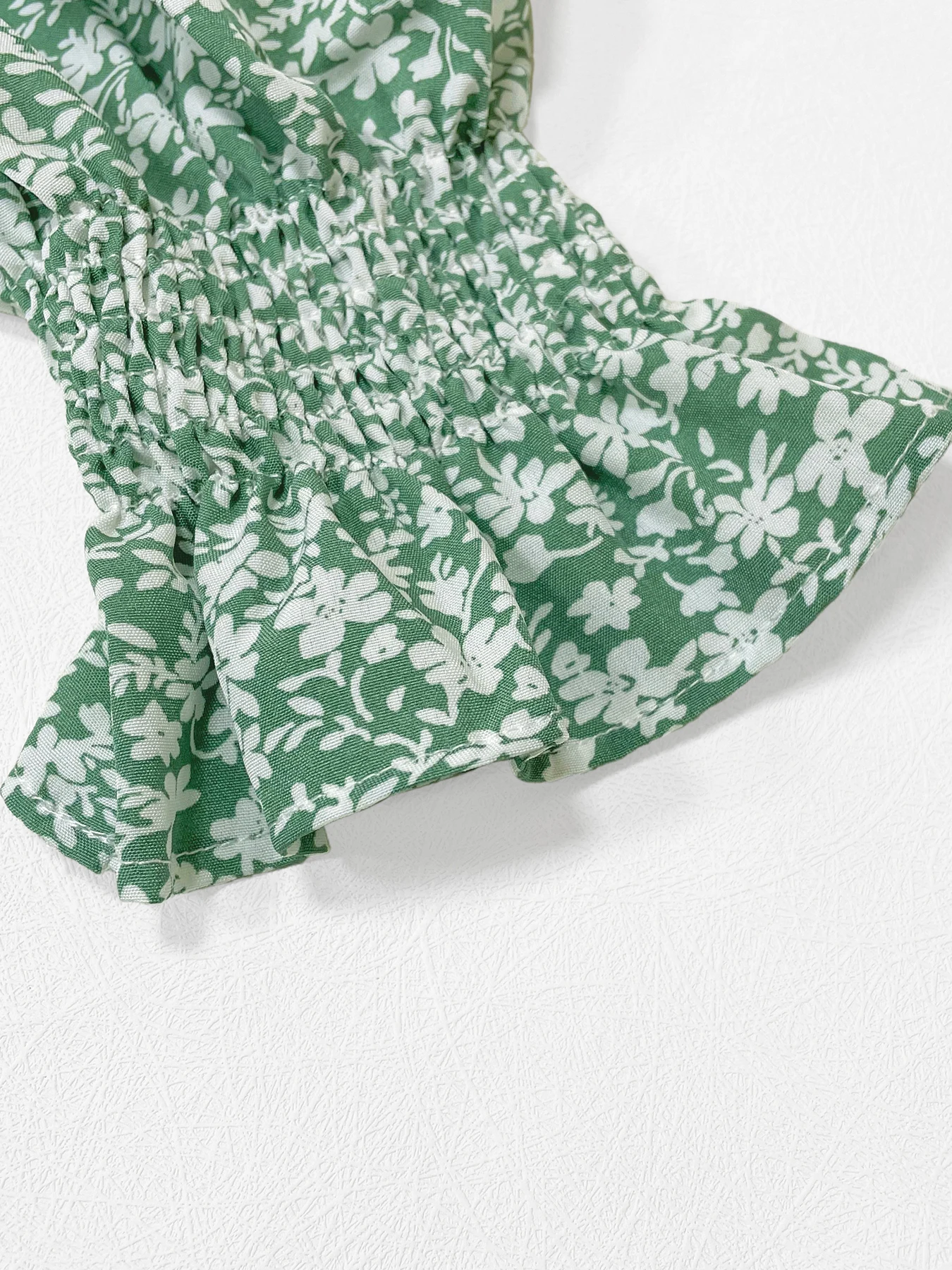 Robe trapèze froncée à ourlet à volants pour femmes, robe longue froncée élégante dos nu pour les invités de mariage de fête de vacances au printemps et en automne