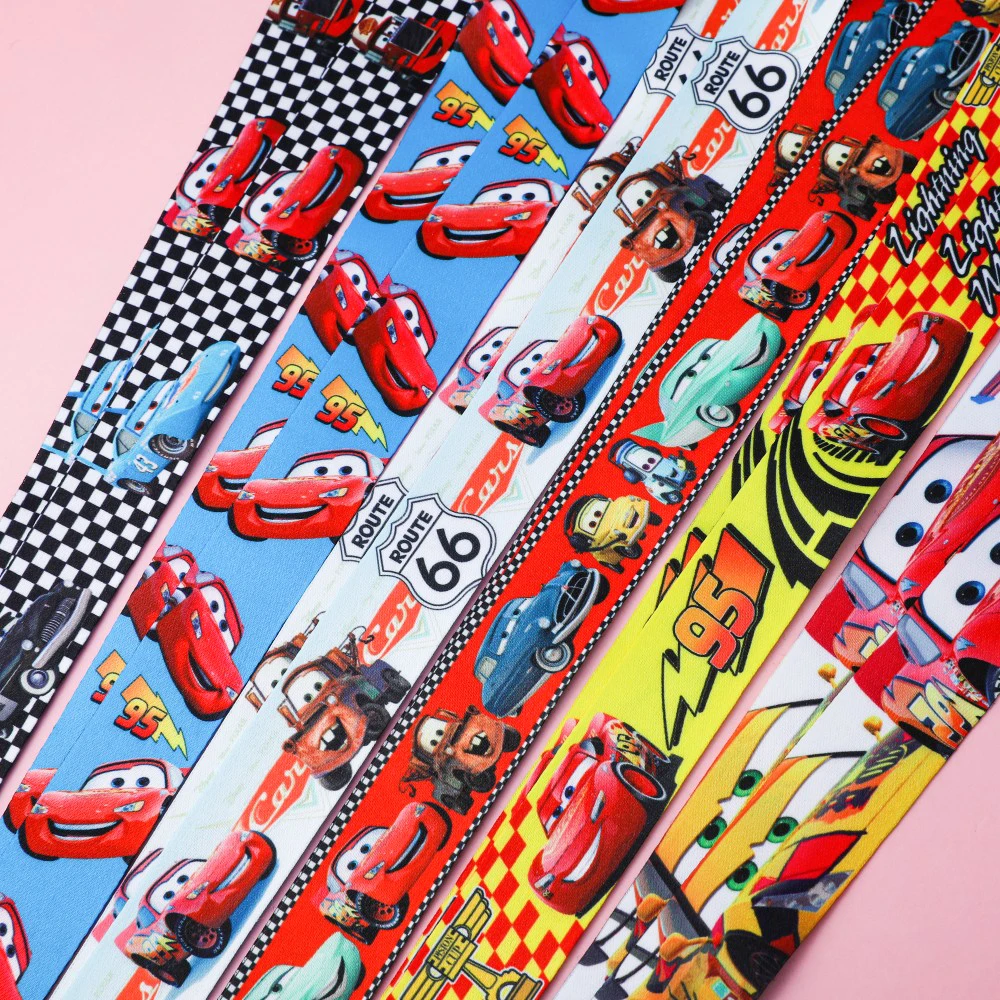 Pixar Automotive Lightning McQueen Rope ID Logo Clip Design colorato in stile anime adatto per chiavi, telefoni cellulari, cartoline stradali