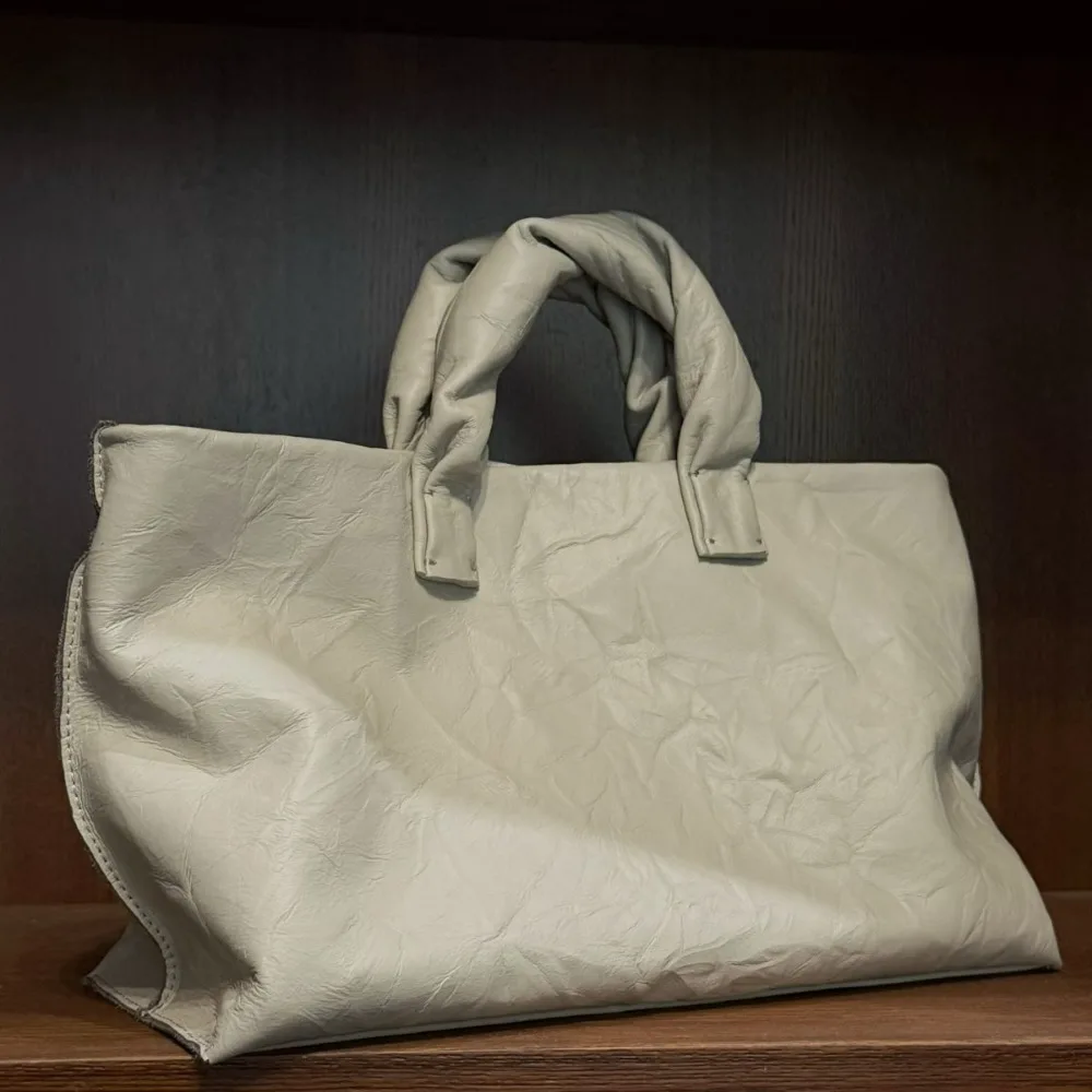 

New Niche Design The First Layer of Cowhide Loose Casual Large Hand Bag Unique Texture Fashionable Simple and Casual Daily