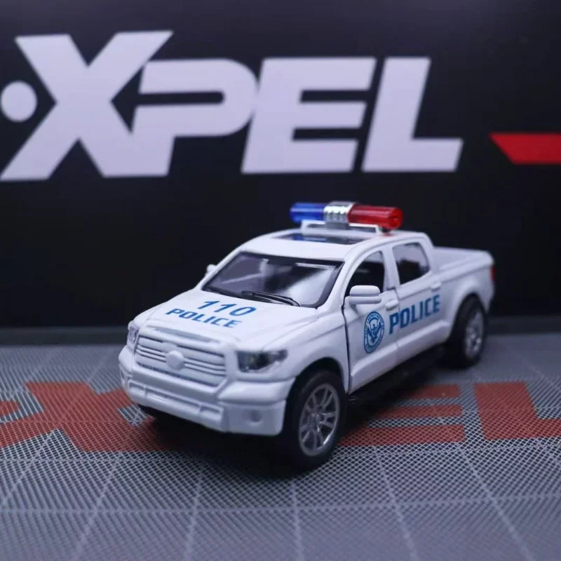 1: 32 Toyota Tundra Ford Raptor Captador Modelo de carro de polícia Modelo de carro de liga Som e luz Potência Brinquedo infantil Presente de aniversário