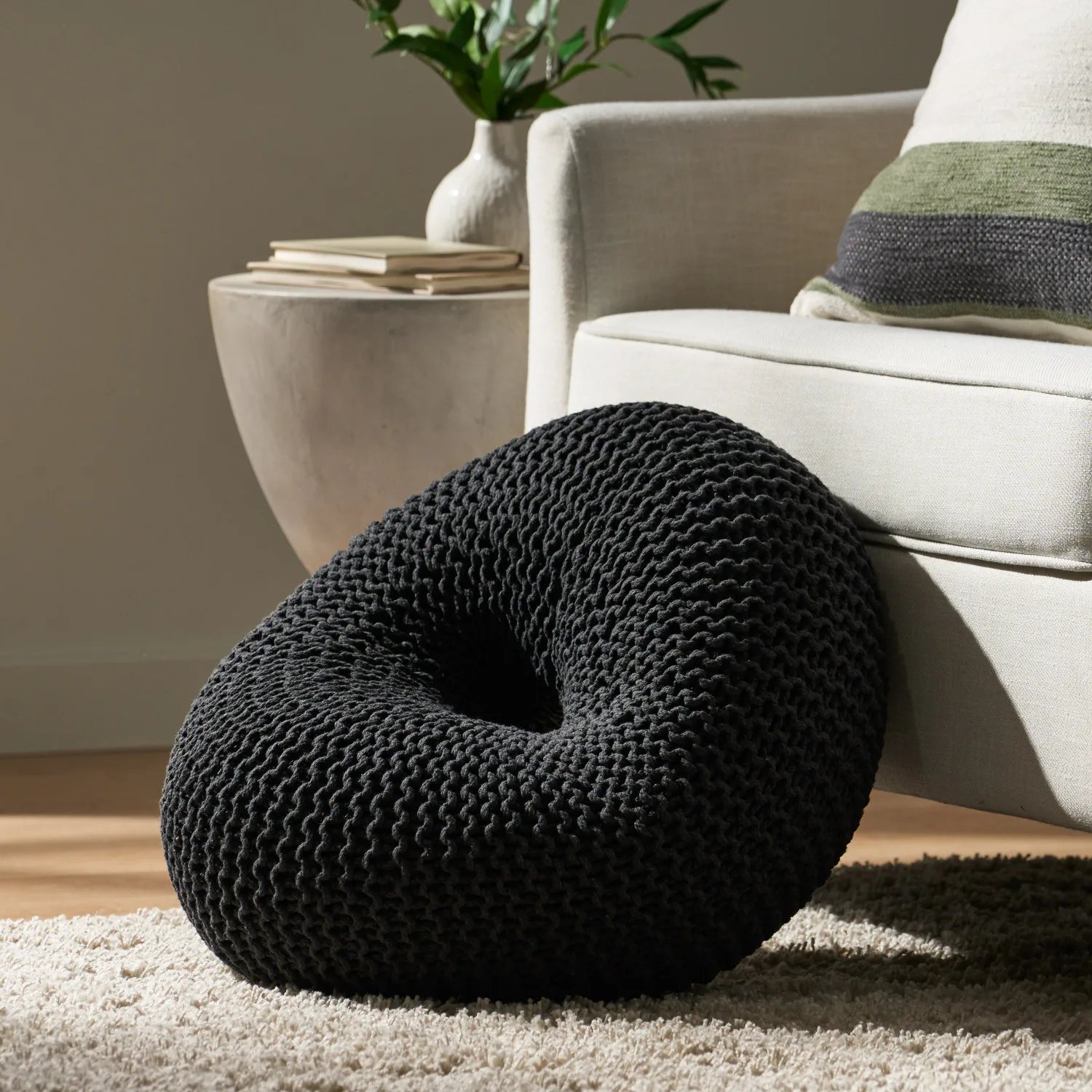 

KNITED POUF