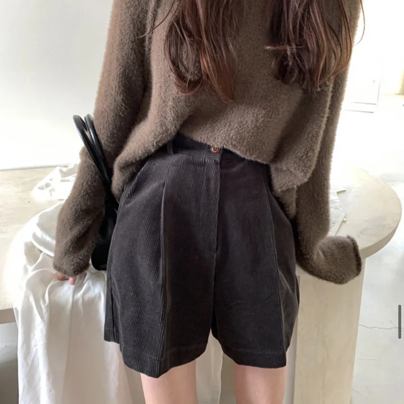 منتج جديد لخريف 2025 شورت واسع الساق متعدد الاستخدامات للنساء سروال متوسط متعدد الاستخدامات