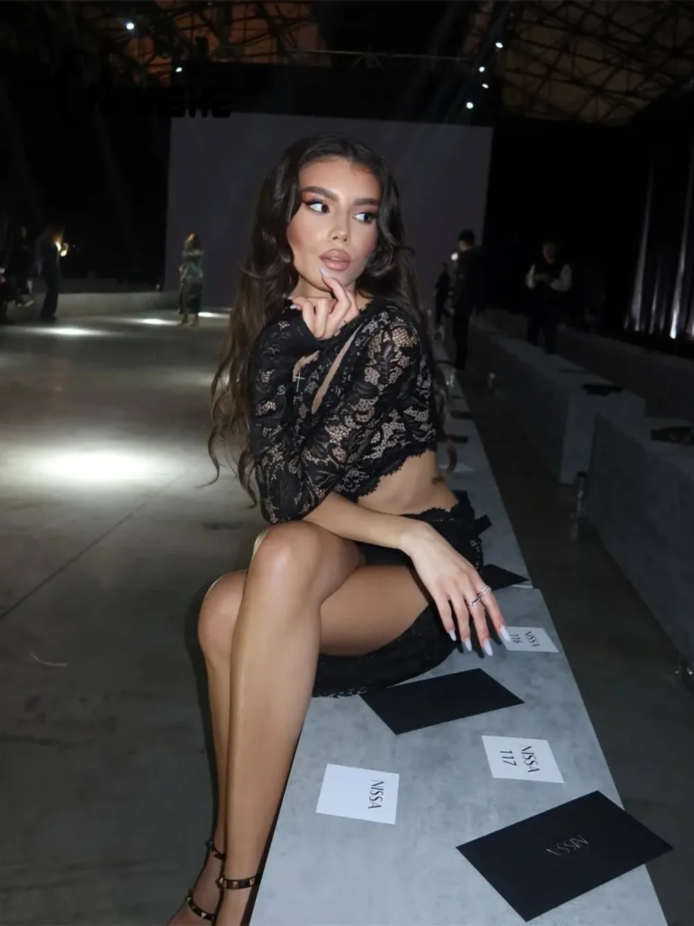 Spitze Aushöhlen Sheer Hüfte Wrap Solide Mode Frauen Kleider Eine Schulter Langarm Sexy Club Party Weibliche Bodycon Roben