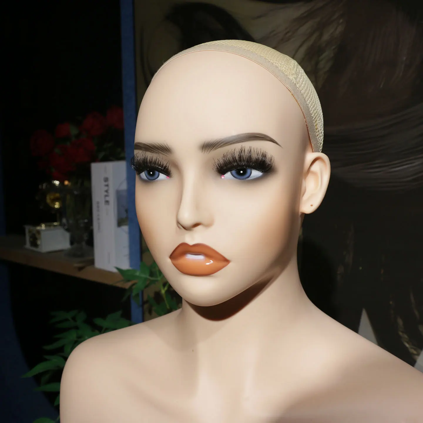 tete-de-mannequin-feminine-realiste-europeenne-avec-epaules-pour-presentation-de-perruques-tete-de-mannequin-avec-epaules-pour-salon-de-coiffure-et-boutique-de-perruques