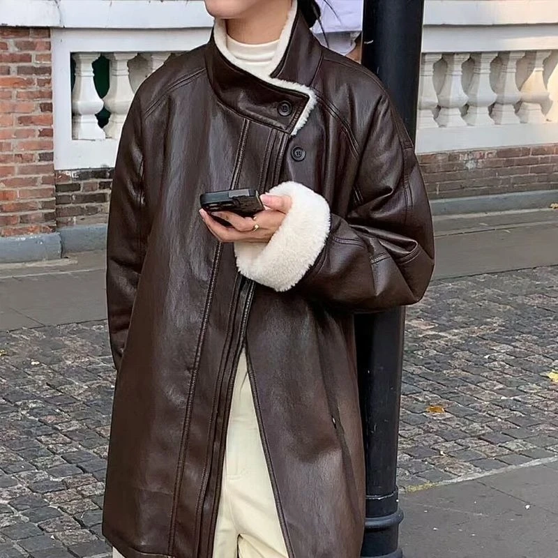 블랙 인조 가죽 코트 여성 중간 길이 두꺼운 스탠드 칼라 인조 모피 안감 윈드 브레이커