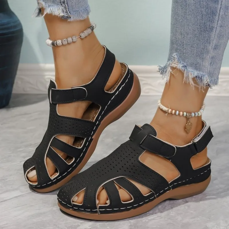 Sandalias de suela gruesa caladas de verano para mujer, nuevas sandalias romanas ligeras y cómodas, zapato de playa con plataforma para mujer 2025