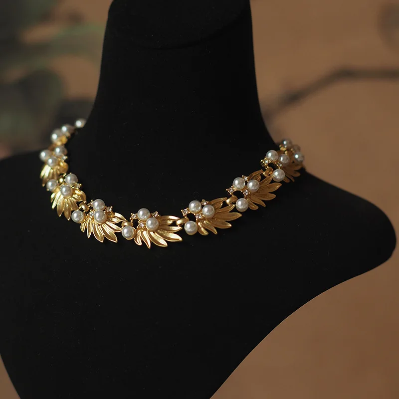 

2025 French-Inspired Pearl Simulant Necklace - Artisan Vintage Heavyweight with Ribbon Motif, Ideal for Evening & Retro Events