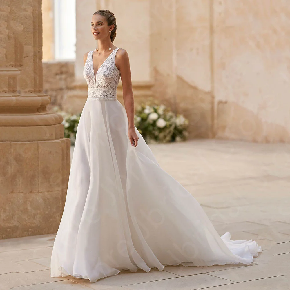 

Customized Latest Wedding Dresses 2025 Lace Bridal Gowns Back Out Bride Dresses V Neckline Wedding Gowns White Sleeveless