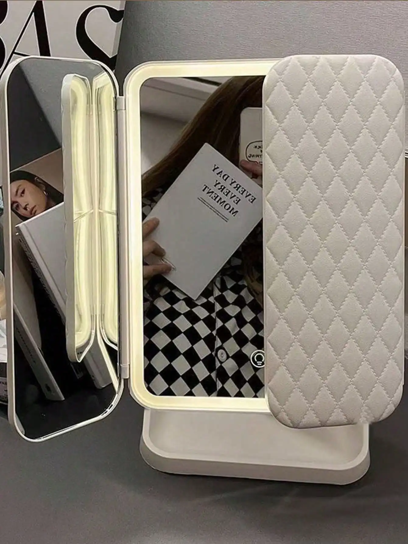 삼중 접이식 LED 메이크업 거울 3배/2배 확대, 70개 LED 조광 가능, USB/배터리, 여행/가족 선물