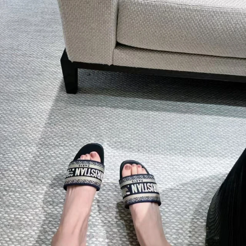 

2026 new fashion summer casual letter embroidered flat-bottomed slippers one-word slippers