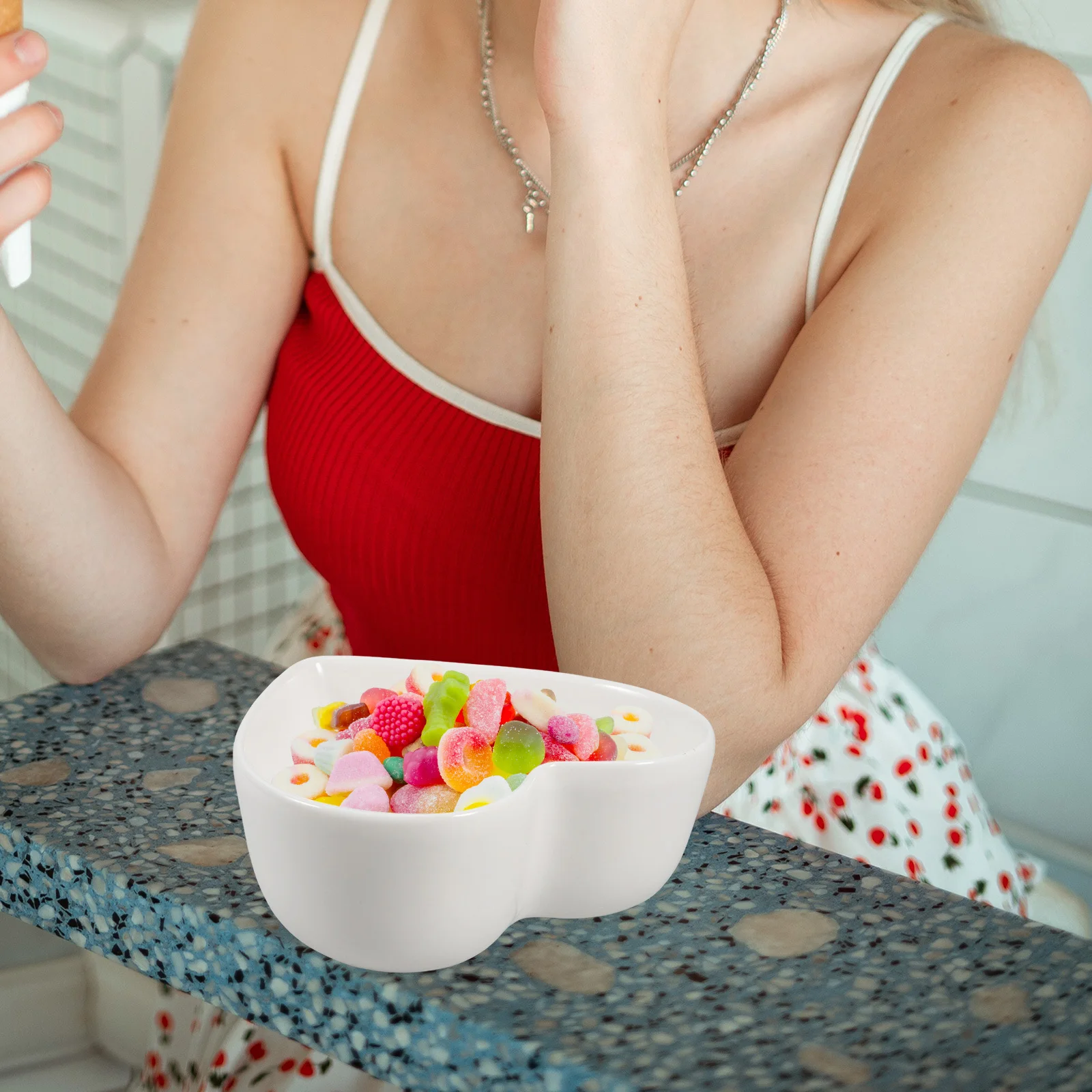 

Cute Heart Design Candy Bowl Small Porcelain Dessert Tray for Romantic Occasions Home Decor Party Use Cute Candy Dish
