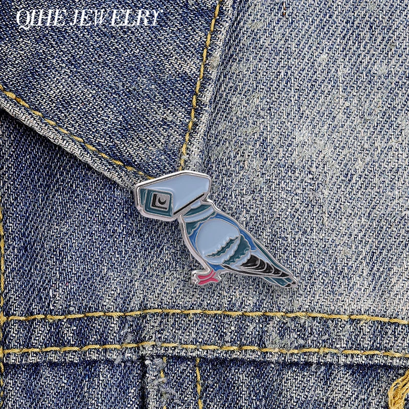 Surveillance Camera Pigeon Brooch Enamel Pin Cartoon Creative Sci-Fi Blue Pigeon Bird Brooch Backpack Clothes Badge Jewelry Gift
