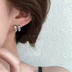 S925 Silver Pin Ear Cuff for Women - High-End Minimalist Non-Pierced Jewelry.