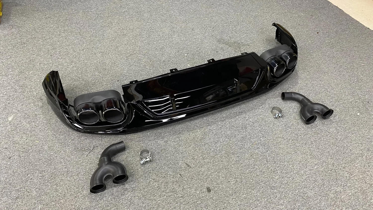 Automotive Car Parts Rear Lip For aud 2018+ Q5 Modification SQ5 Rear Diffuser With Black Silver Exhaust Pipe