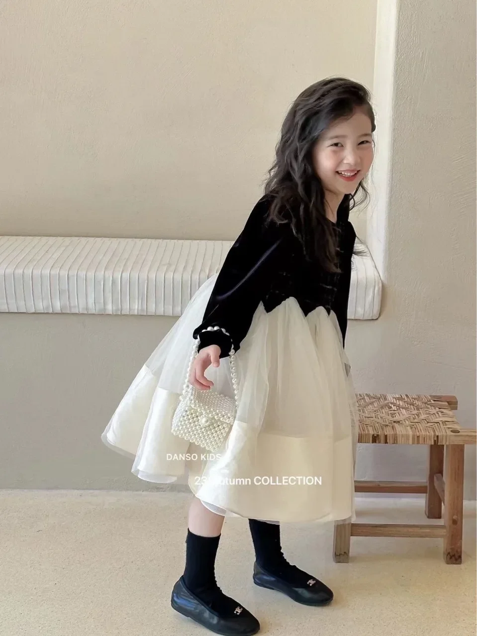 

Girls Casual Dresses Autumn Winter French Princess Black Velvet Fluffy Yarn Childrens Clothing Simple Korean Round Collar