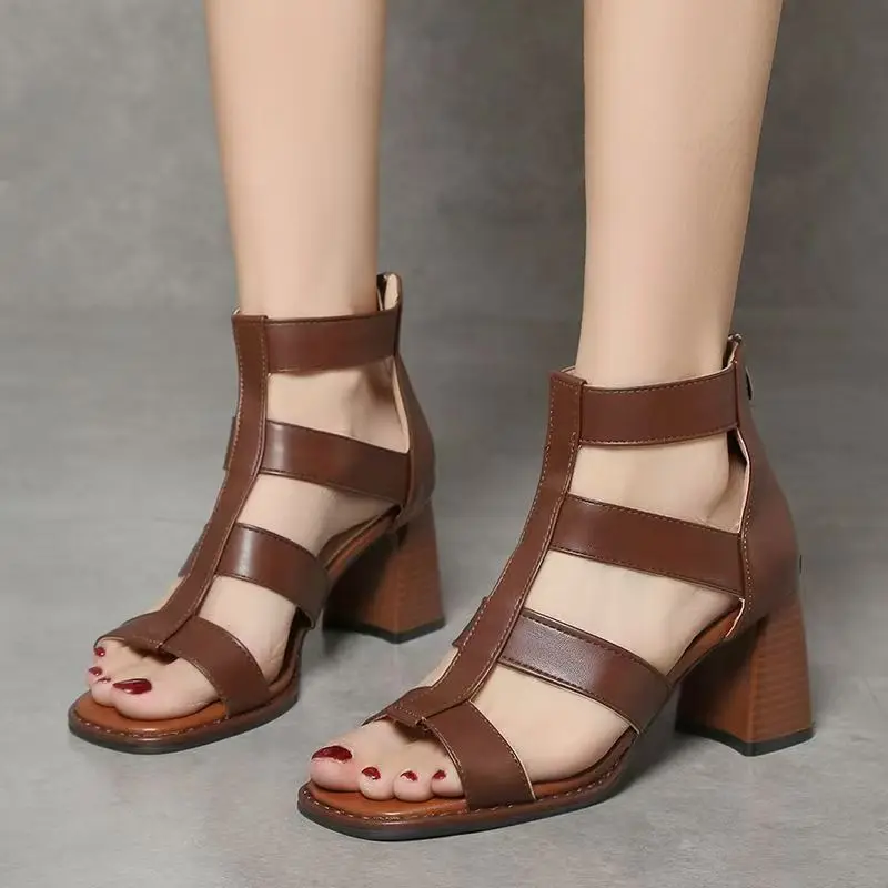 

Женские кожаные босоножки на блочном каблуке, новые летние босоножки с открытым носком, мягкая подошва, босоножки на высоком каблуке с высоким берцем, пляжные сандалии