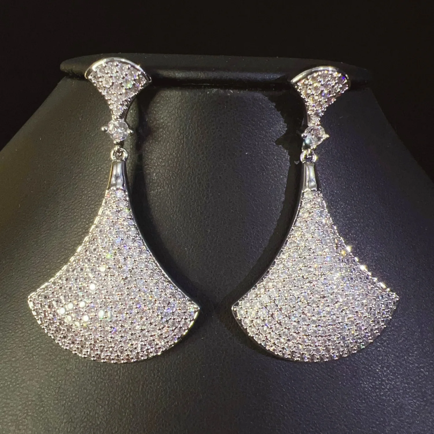 elegant-cubic-zirconis-fan-dangle-earrings-shiny-diamond-look-leaf-earrings-for-women-bridal-formal-party-jewelry-gift