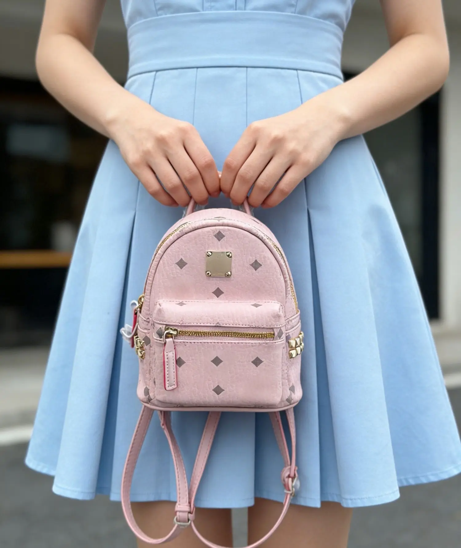 

Стильный розовый мини-рюкзак для женщин с заклепками, модная сумка через плечо, милый повседневный рюкзак для свиданий и поездок на работу.