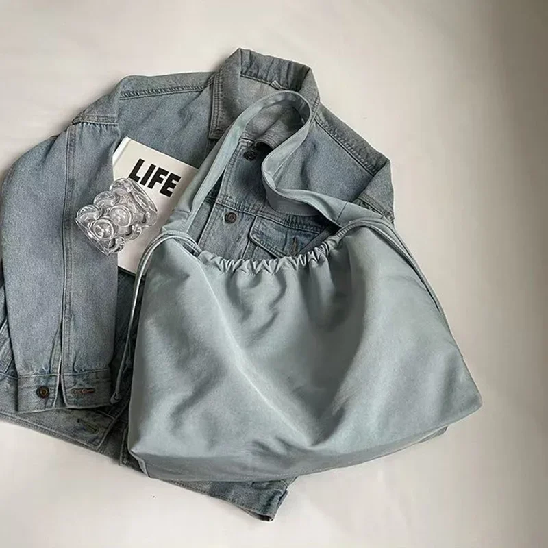 حقيبة يد خفيفة الوزن، حقيبة ريترو متقدمة للنساء، حقيبة كتف مفردة ذات سعة كبيرة، حقيبة حمل للتنقل عبر الجسم