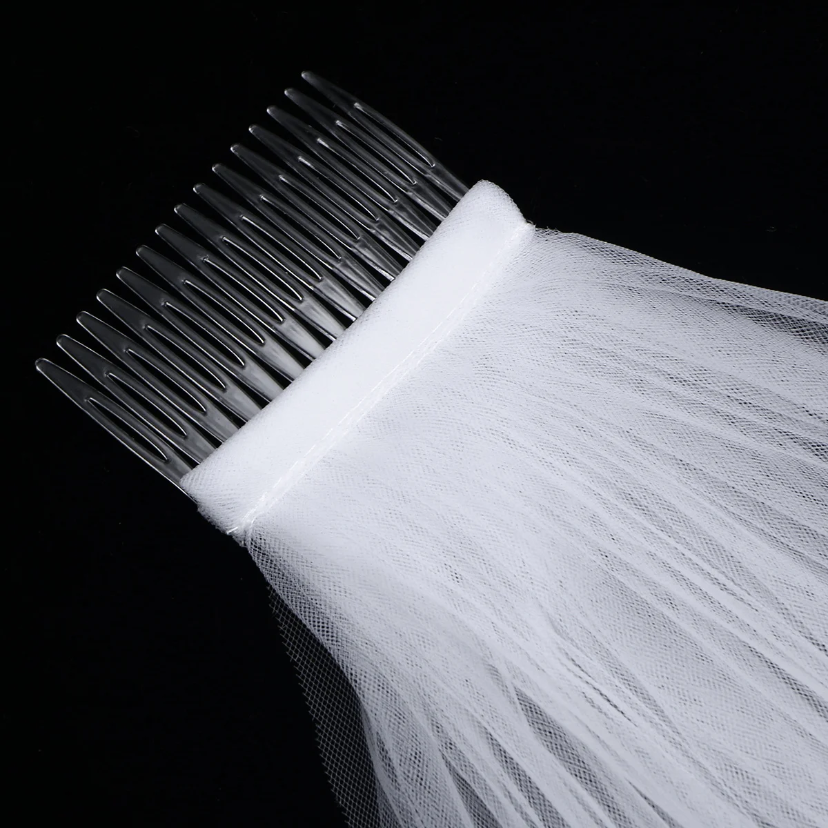 Long Single Layer Elegant Pure White Wedding Veil Bridal Veils Comb Attachment Smooth Flowing Veil Bridal Veils