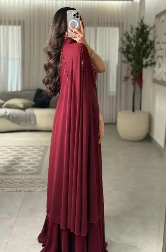 ชุดราตรีทรงเอไลน์แบบมีผ้าคลุมประดับลูกปัดสำหรับงานแต่งงาน ดีไซน์คอวี  แบบสั่งตัดพิเศษ