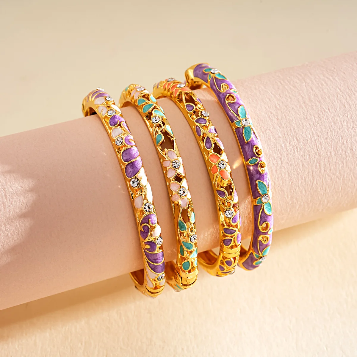 DOO MEI Ethnic Flower Leaf Enamel Bracelets for Women Inlaid Rhinestone Bracelets Bangles Vintage Gold Color Art Jewelry