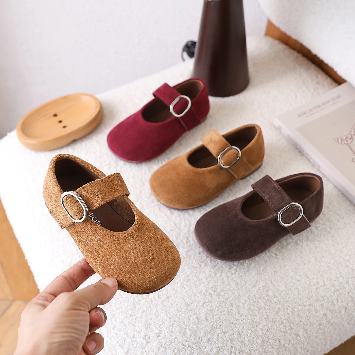 

Кожаные туфли с ремешком и пряжкой для девочек, новинка 2023 года, осенние вечерние туфли на плоской подошве для малышей, простая детская школьная танцевальная обувь в стиле ретро на мягкой подошве