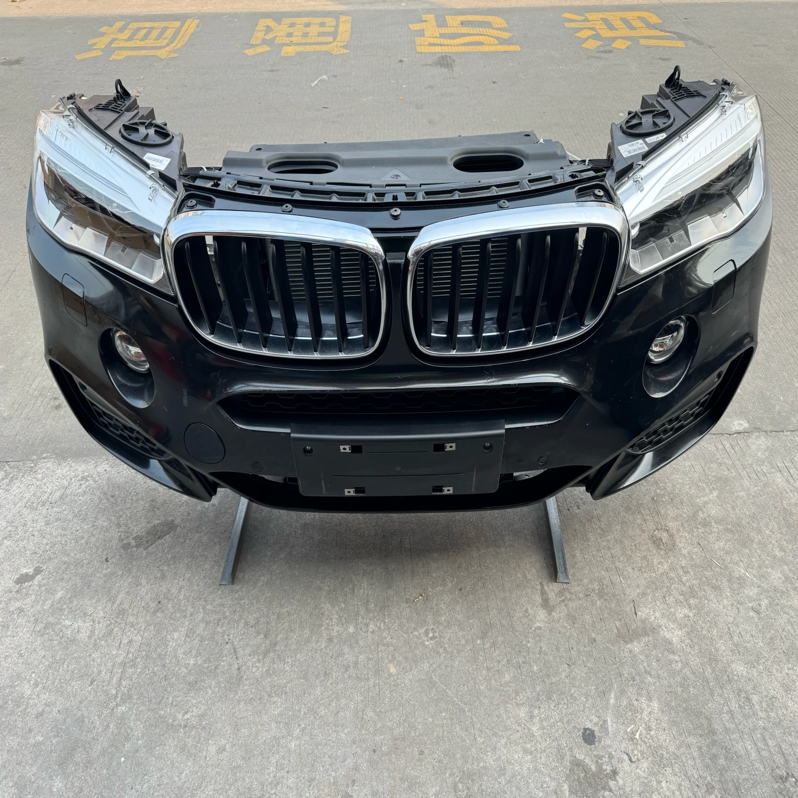 Classico di alta qualità X6 F16 Sport Front Face Assembly Paraurti centrale Mesh Radiatore Fascio anticollisione Ventilatore elettronico