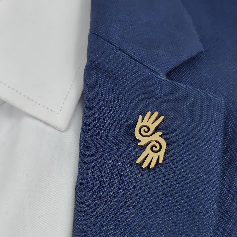 316L Stainless Steel 18K Gold Plated Hollow Hand Spiral Lapel Pin Vintage Abstract Brooch Suit Collar Pin Fashion Jewelry Gift